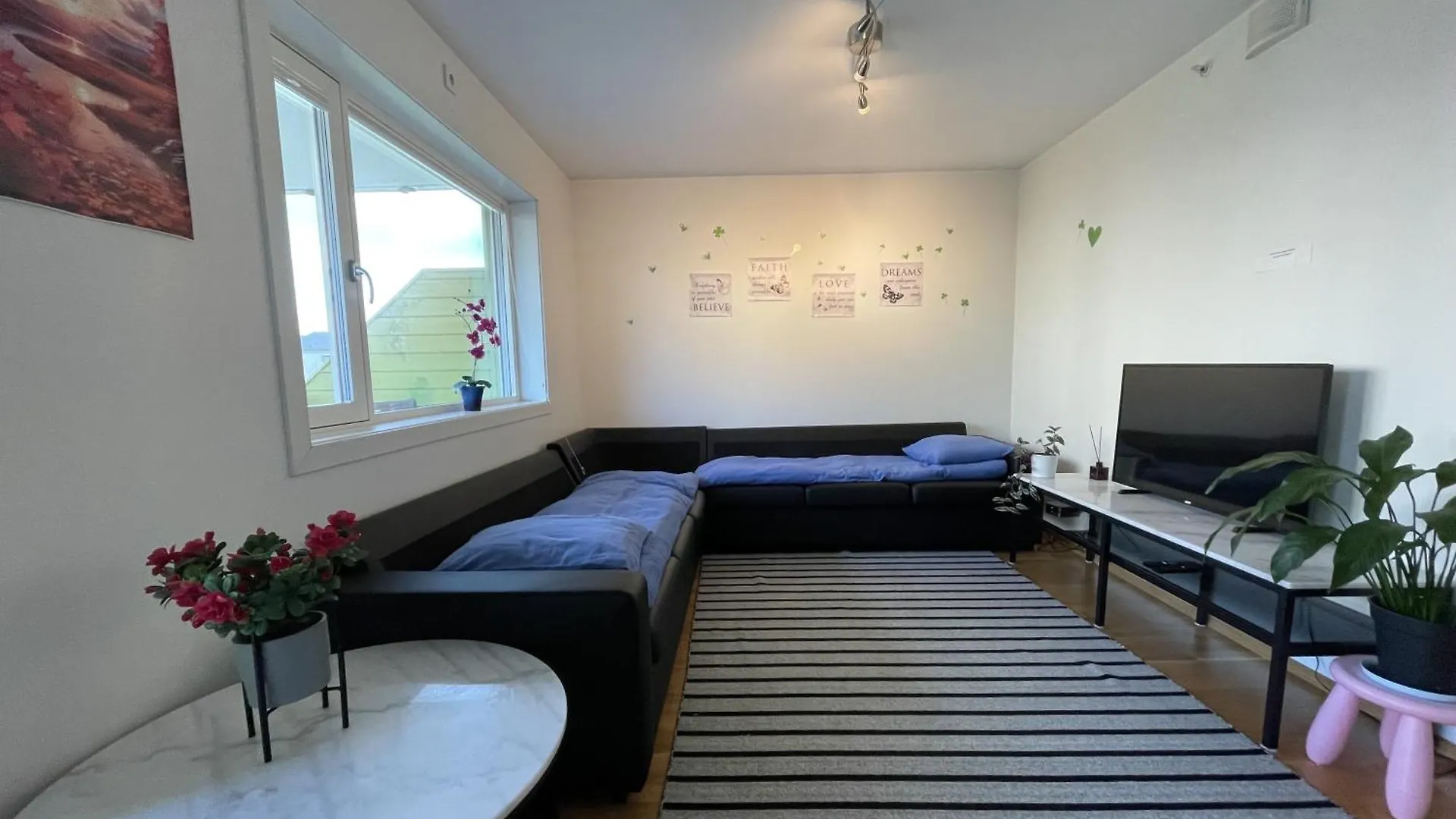 3 Sleeping Rooms For 82M2 Which Direct Traffic To Airport And City Center Bergen Apartment