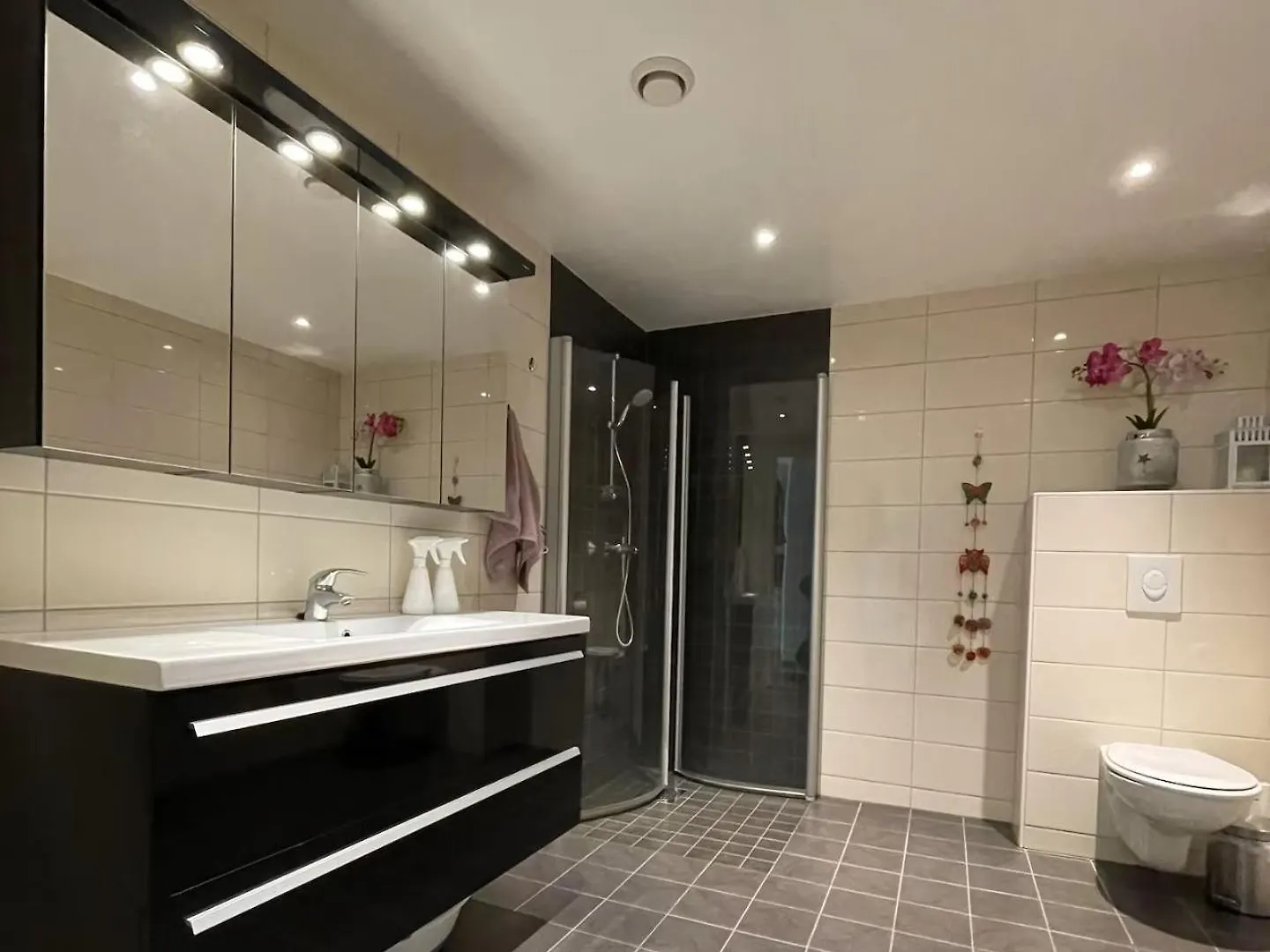 3 Sleeping Rooms For 82M2 Which Direct Traffic To Airport And City Center Bergen Norwegen