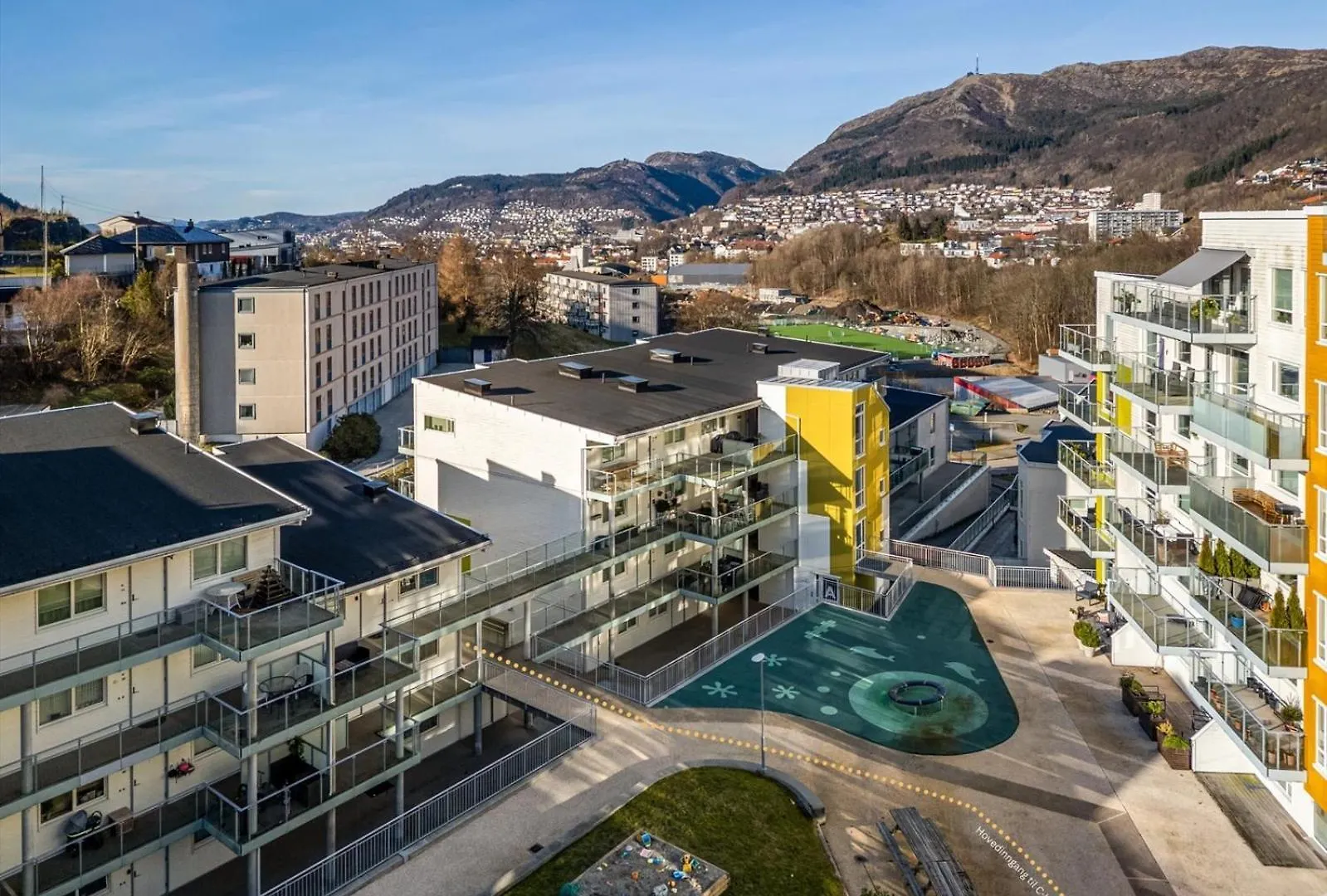 3 Sleeping Rooms For 82M2 Which Direct Traffic To Airport And City Center Bergen Apartment