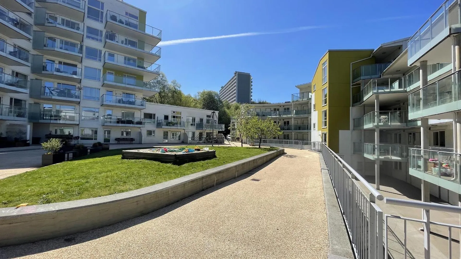 3 Sleeping Rooms For 82M2 Which Direct Traffic To Airport And City Center Bergen Apartment