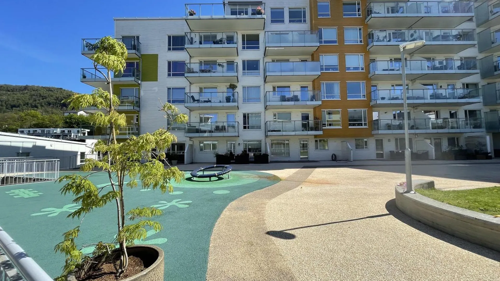 3 Sleeping Rooms For 82M2 Which Direct Traffic To Airport And City Center Bergen Apartment